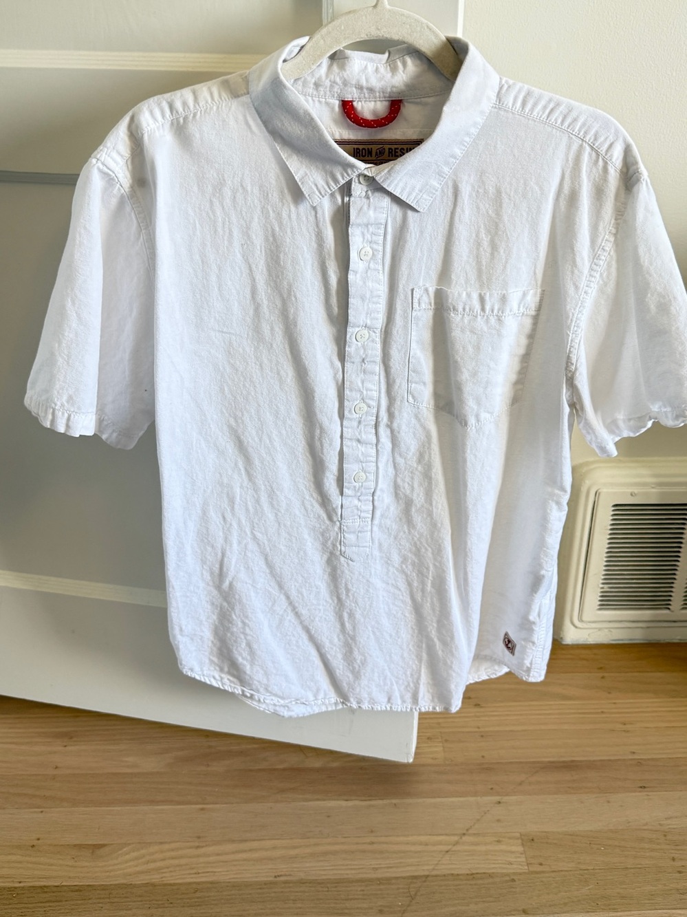 Iron & Resin White Short-Sleeve Button-Front Casual Shirt